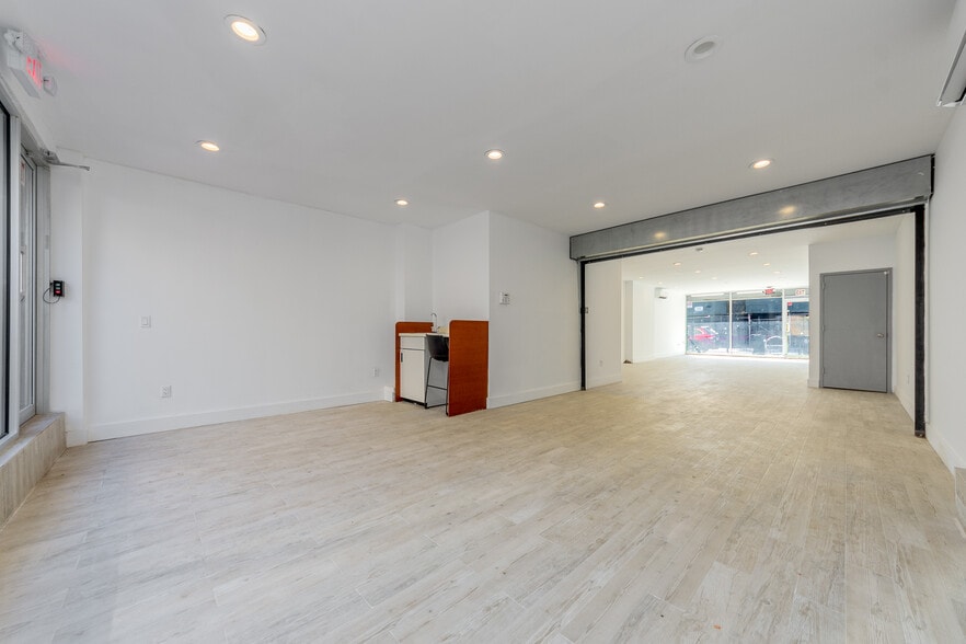 385 Nostrand Ave, Brooklyn, NY for lease - Building Photo - Image 3 of 20