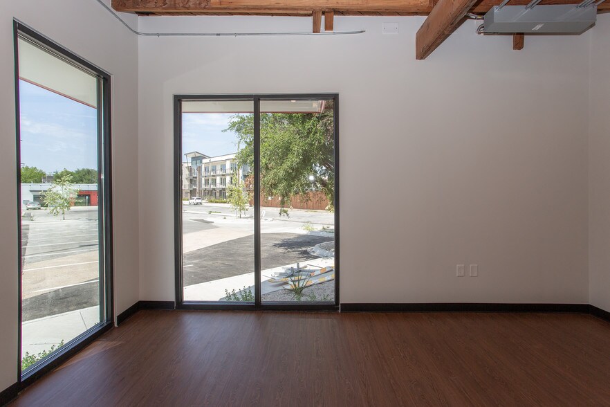 1800 W Bowie St, Fort Worth, TX for lease - Interior Photo - Image 2 of 11