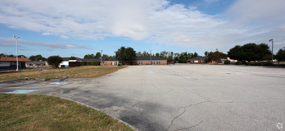 2083 W Evans St, Florence, SC à louer - Photo du bâtiment - Image 3 de 4