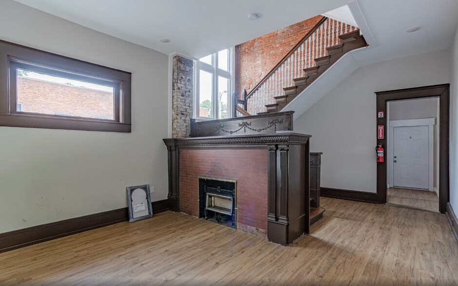 1337 S 4th St, Louisville, KY for sale - Interior Photo - Image 2 of 16