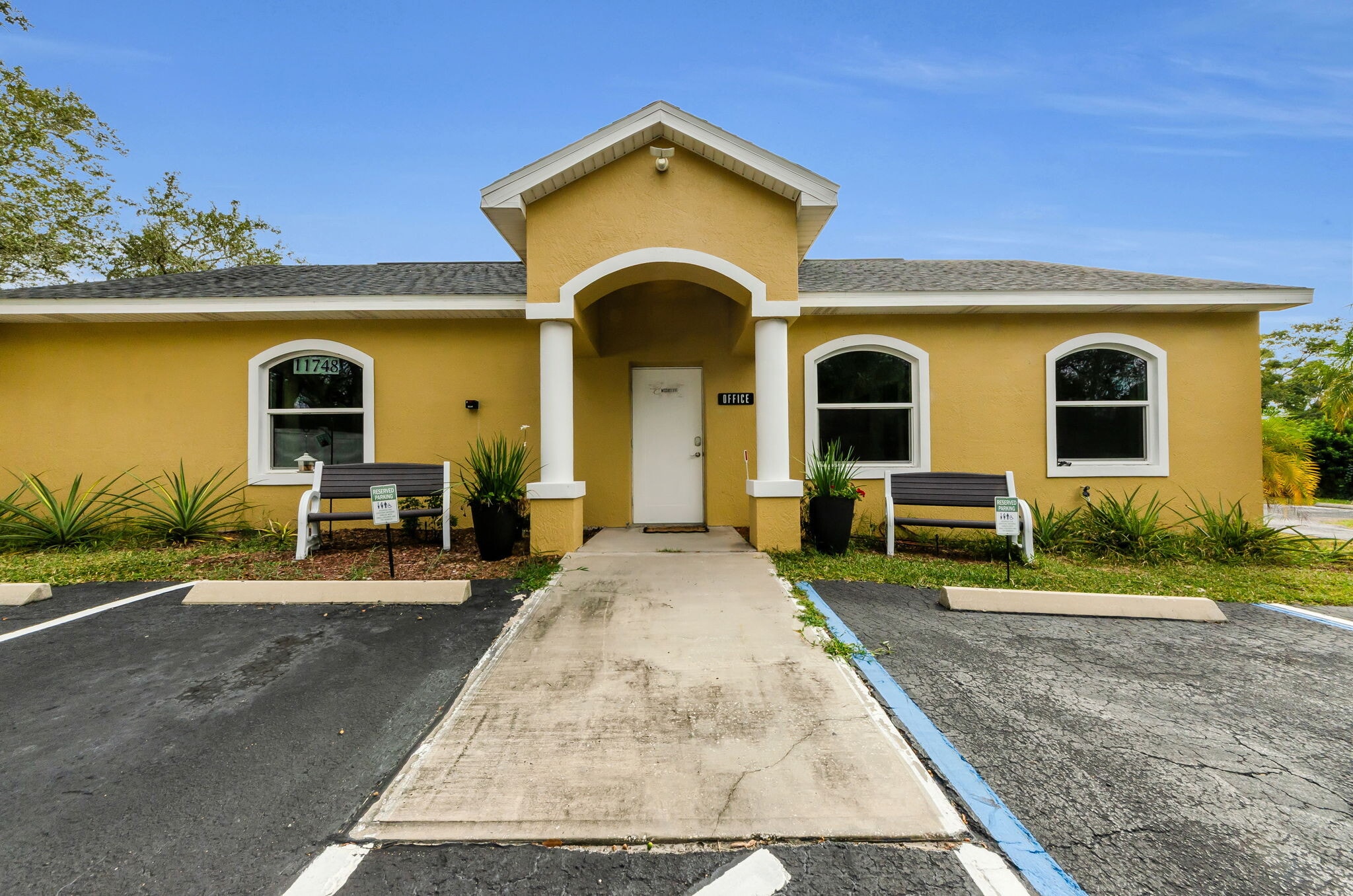 11748 La Madera Blvd, Port Richey, FL for sale Primary Photo- Image 1 of 94