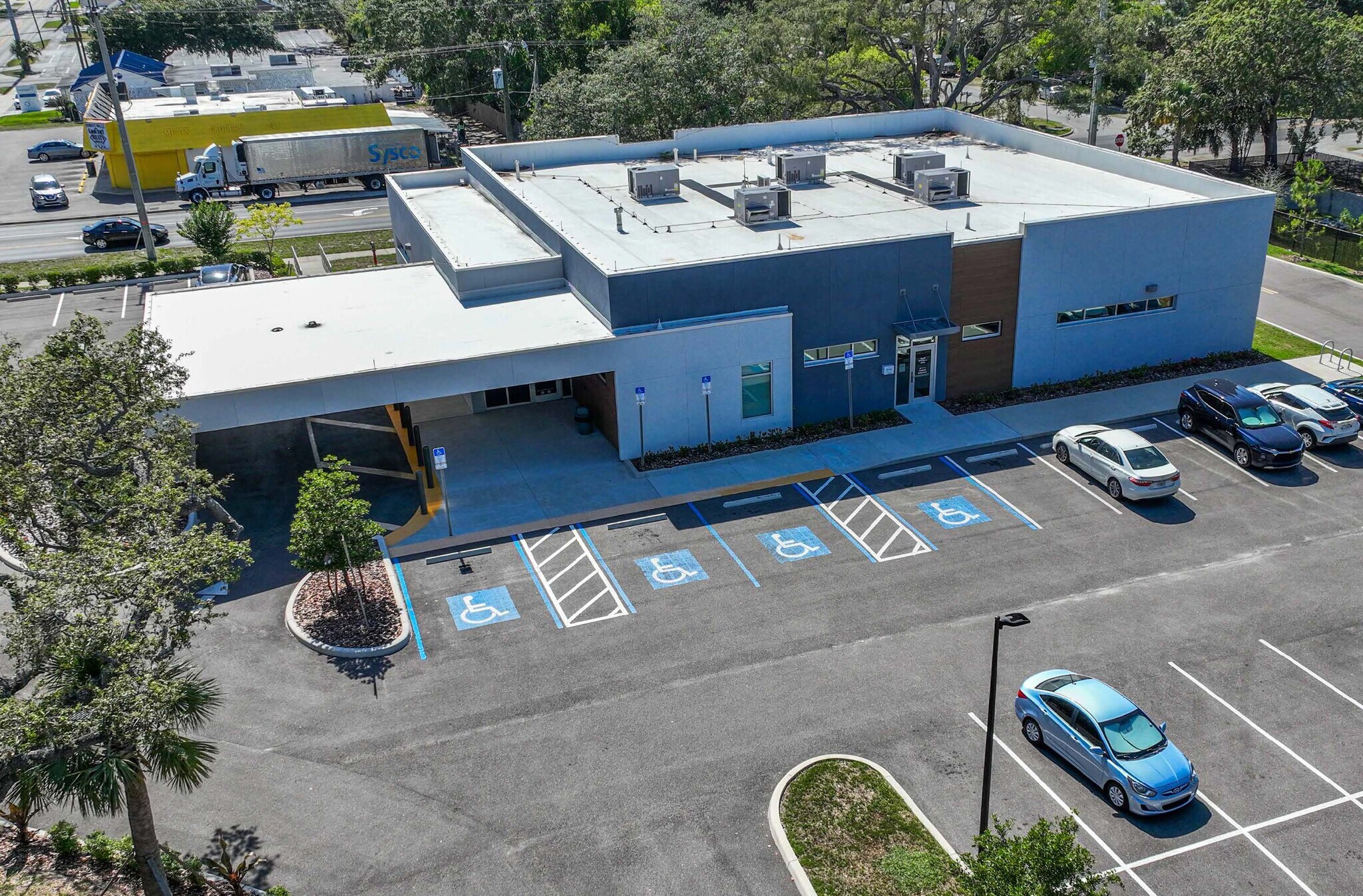 825 W Linebaugh Ave, Tampa, FL à vendre Photo du bâtiment- Image 1 de 1