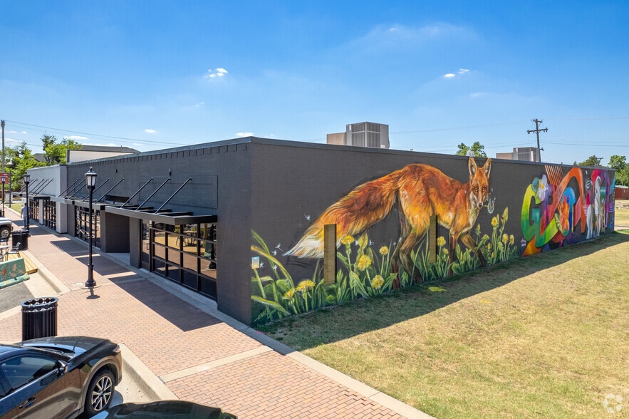 111 N Broadway, Edmond, OK for lease - Primary Photo - Image 1 of 7