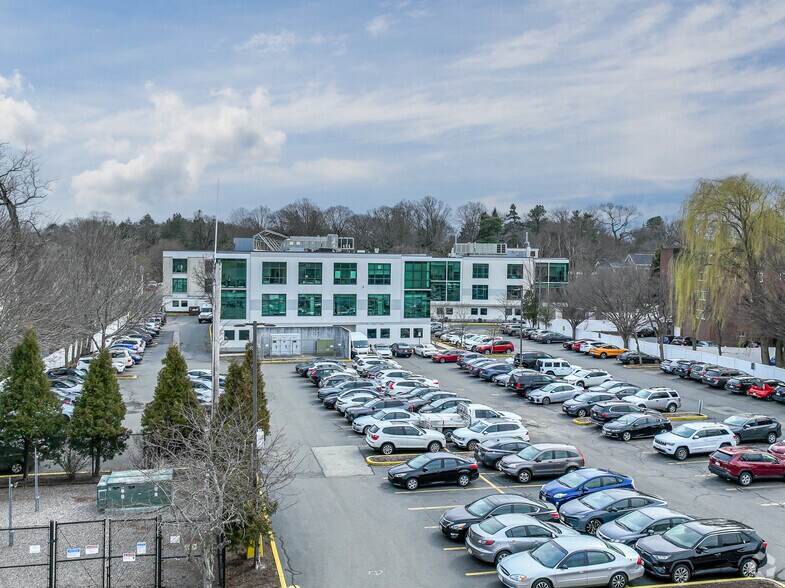 625 Mount Auburn St, Cambridge, MA à louer - Photo du bâtiment - Image 2 de 5