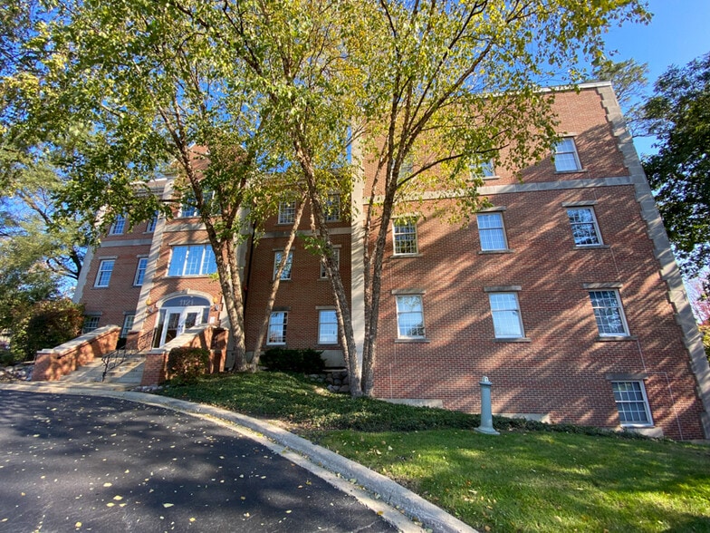 1121 E Main St, St Charles, IL à louer - Photo du bâtiment - Image 2 de 22