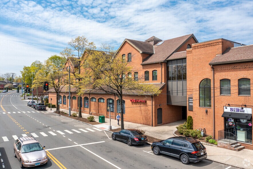 120-150 E Putnam Ave, Cos Cob, CT à louer - Photo du bâtiment - Image 1 de 2
