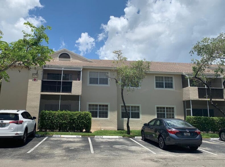 700 Cypress Club Way, Pompano Beach, FL for sale - Primary Photo - Image 1 of 1