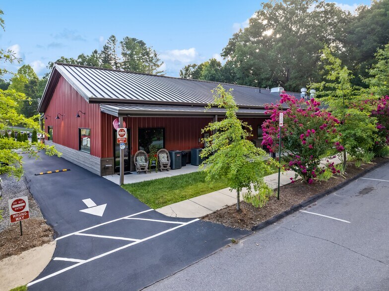 62 Overbrook St, Waynesville, NC à vendre - Photo du bâtiment - Image 3 de 44