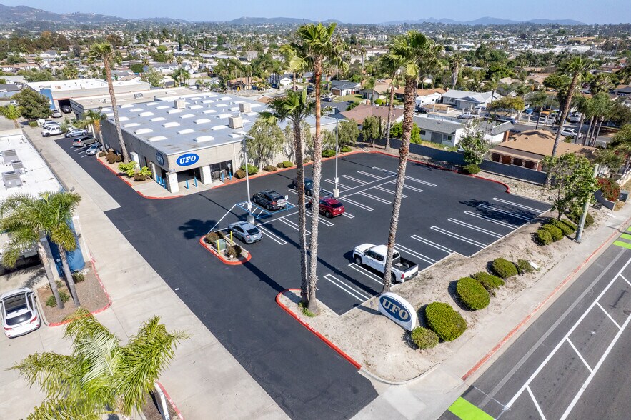 1120 N Melrose Dr, Vista, CA à vendre - Photo du bâtiment - Image 2 de 10