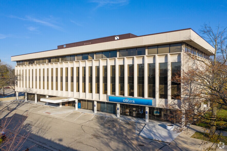 1701 E Lake Ave, Glenview, IL à louer - Photo du bâtiment - Image 2 de 16