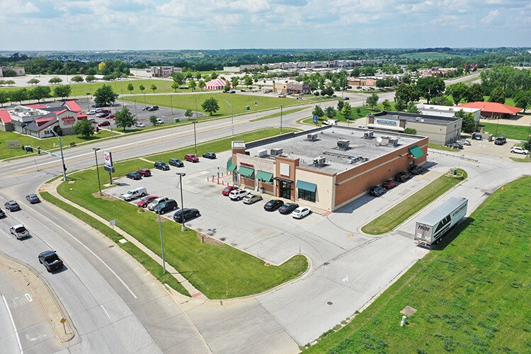 6005 N 72nd St, Omaha, NE à vendre - Photo du bâtiment - Image 2 de 6