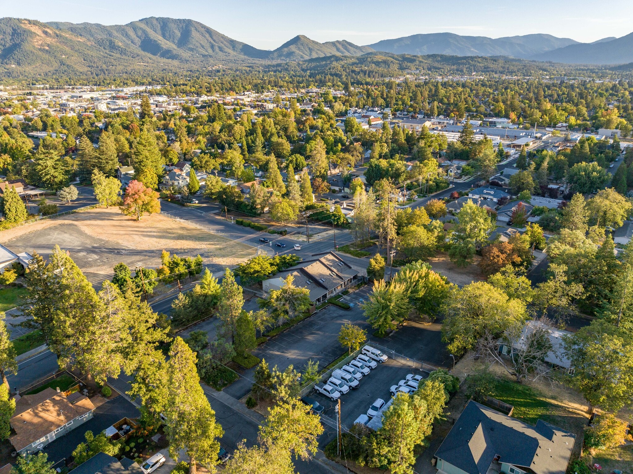 700 NW Dimmick St, Grants Pass, OR for sale Primary Photo- Image 1 of 59