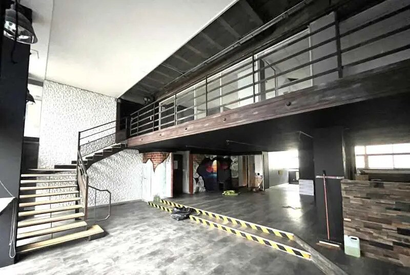 Retail in Rouen for lease Interior Photo- Image 1 of 6