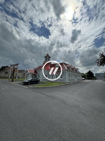 Retail in Pierrelaye for lease - Building Photo - Image 3 of 12