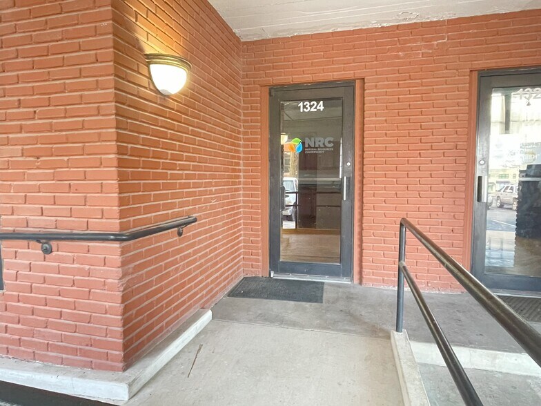 1330-1336 E 15th St, Tulsa, OK à louer - Photo du bâtiment - Image 3 de 12