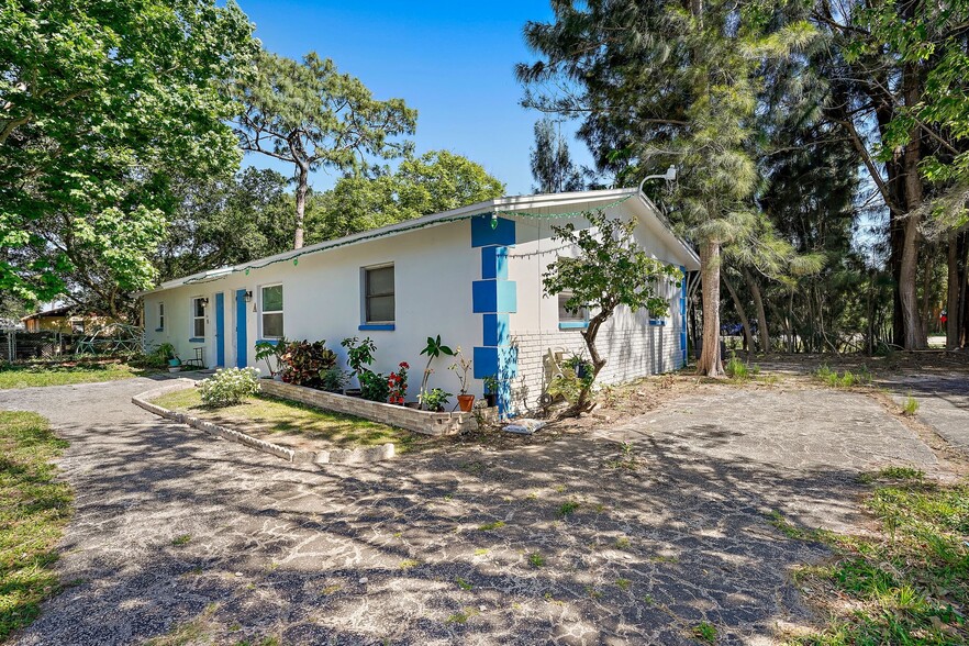 15181 Westminister Ave, Clearwater, FL à vendre - Photo principale - Image 1 de 3