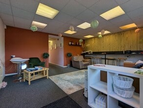 The Green, Elstead for lease Interior Photo- Image 2 of 3