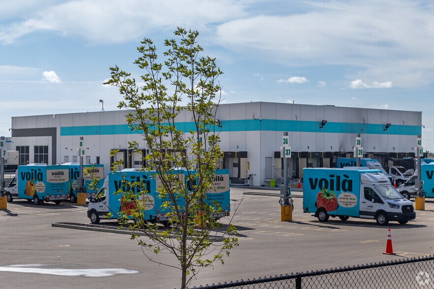 9706 135 St SW, Edmonton, AB à louer - Photo du bâtiment - Image 3 de 4