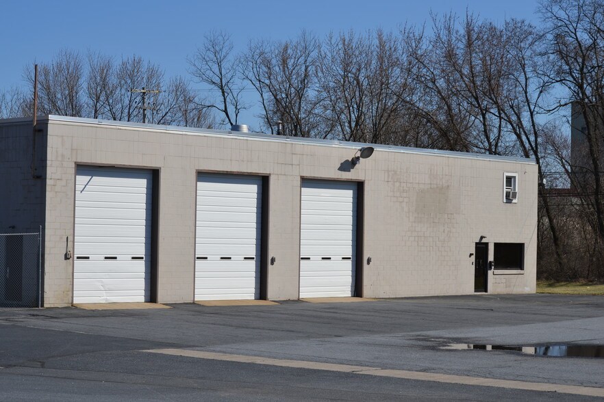 301 Railroad Ave, Camp Hill, PA à louer - Photo du bâtiment - Image 3 de 5