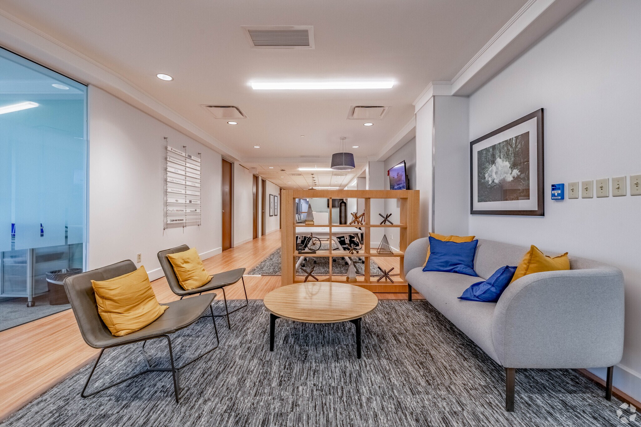 8044 Montgomery Rd, Cincinnati, OH à louer Photo du bâtiment- Image 1 de 27