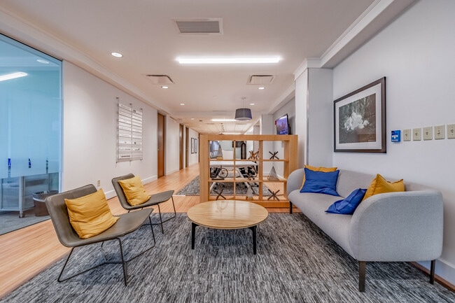 Plus de détails pour 8044 Montgomery Rd, Cincinnati, OH - Coworking à louer