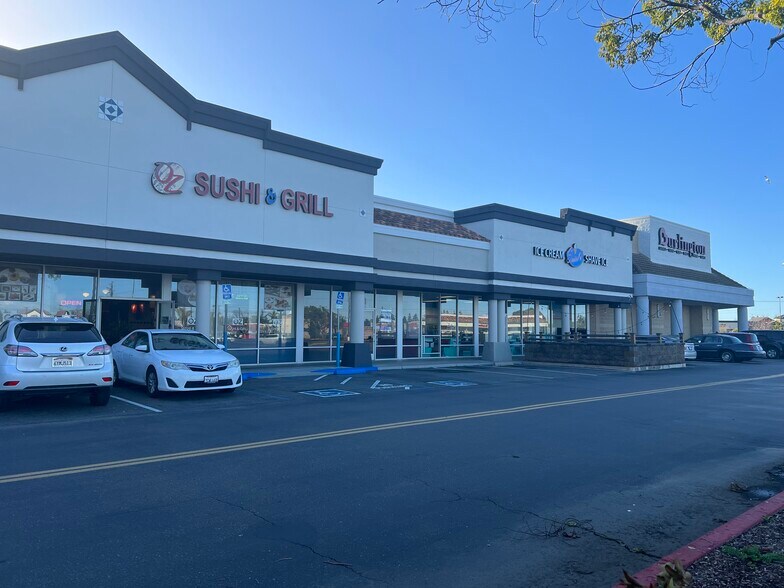 2314 W Kettleman Ln, Lodi, CA à louer - Photo du bâtiment - Image 3 de 10