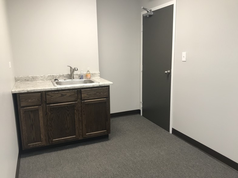 1263 S Highland Ave, Lombard, IL for lease - Interior Photo - Image 3 of 11