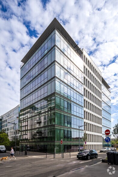 Office in Lyon for lease - Primary Photo - Image 1 of 25