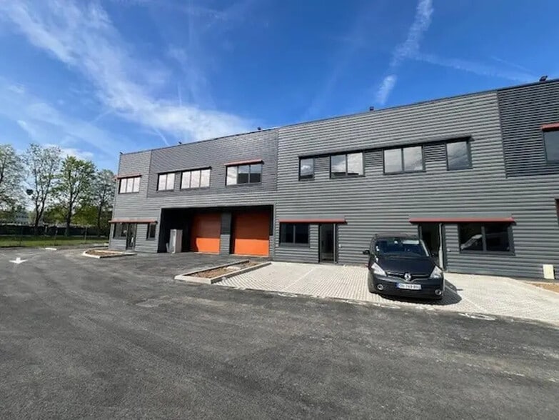 161 Rue De La Minière, Buc for sale - Building Photo - Image 3 of 8