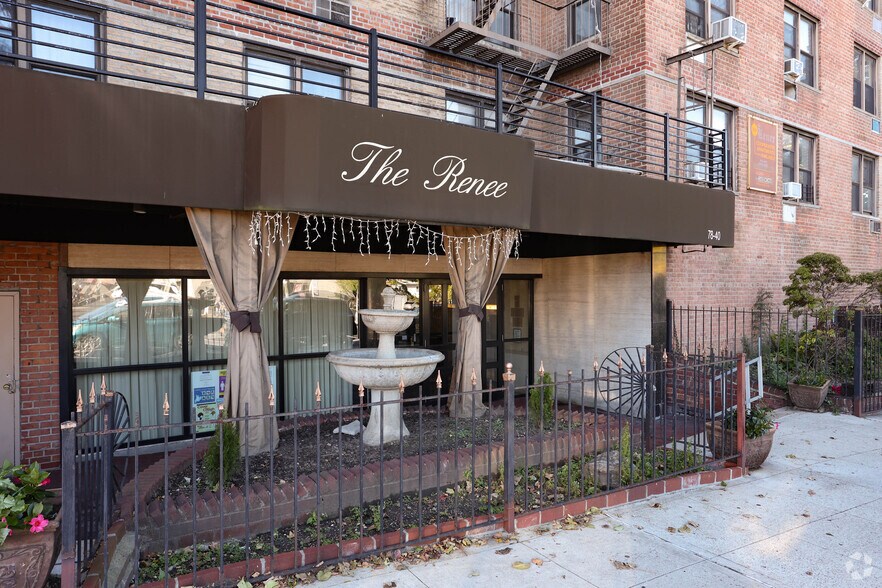 7840 164th St, Fresh Meadows, NY à louer - Photo du bâtiment - Image 2 de 12