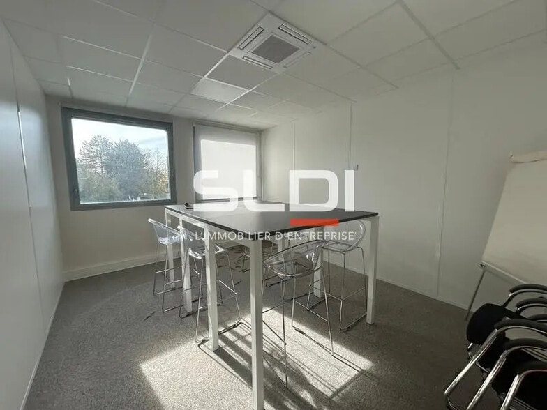3 Chemin Du Jubin, Dardilly for lease - Interior Photo - Image 2 of 13