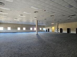 6200 State St, Saginaw, MI for lease Interior Photo- Image 2 of 11