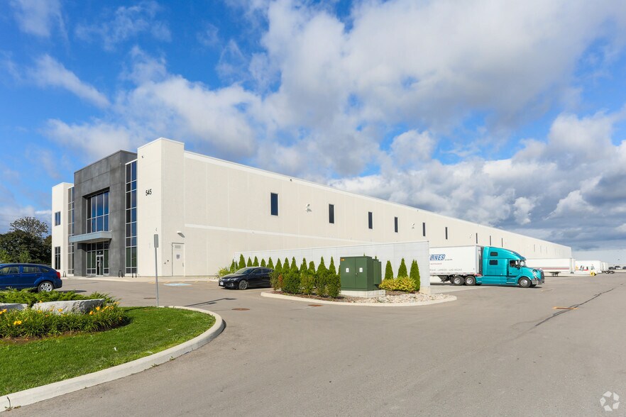 545 Deerhurst Dr, Brampton, ON à louer - Photo du bâtiment - Image 3 de 7