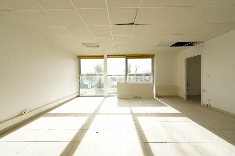 Office in Brindas for lease Interior Photo- Image 1 of 23