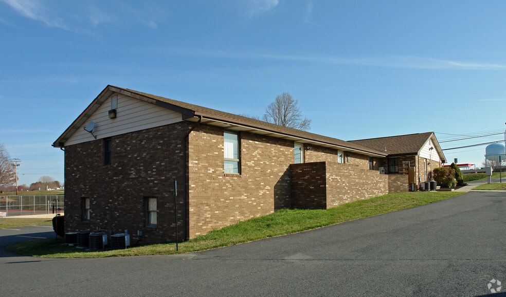 2018 Rock Spring Rd, Forest Hill, MD à louer - Photo du bâtiment - Image 2 de 2