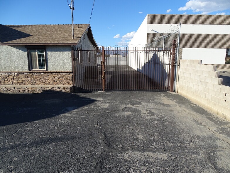 2110 W Bonanza Rd, Las Vegas, NV à louer - Photo du bâtiment - Image 3 de 3