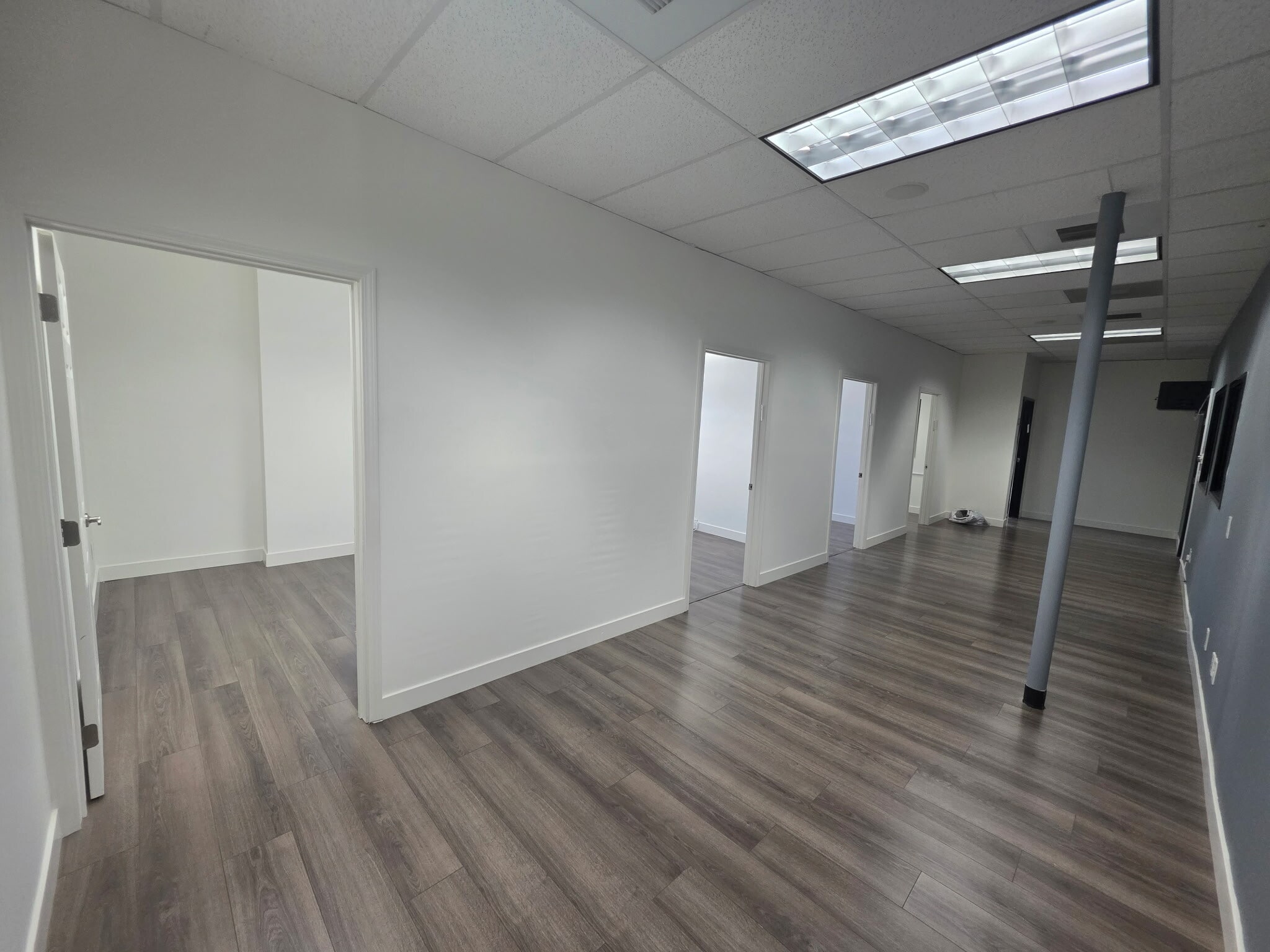 5352 Laurel Canyon Blvd, North Hollywood, CA à louer Photo intérieure- Image 1 de 7