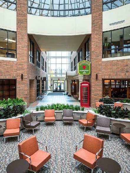 6625 Lyndale Ave S, Richfield, MN for lease - Lobby - Image 3 of 6