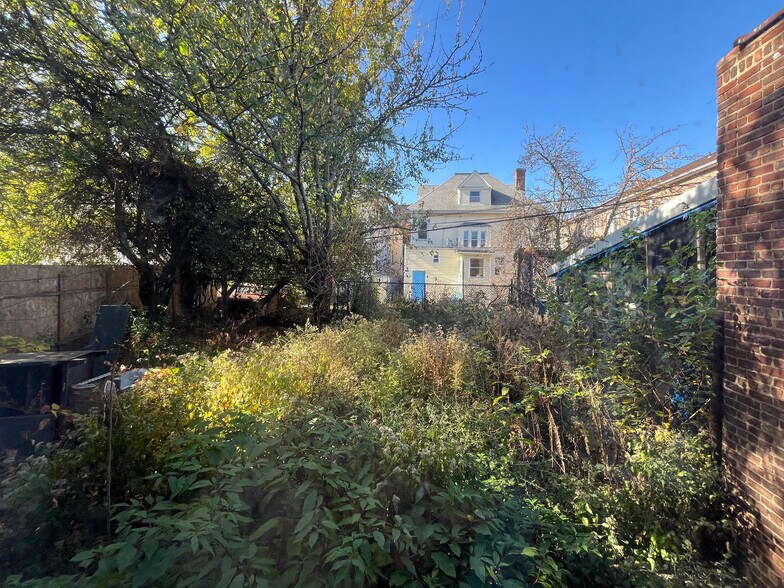 820-822 Utica Ave, Brooklyn, NY à louer - Photo du bâtiment - Image 3 de 4