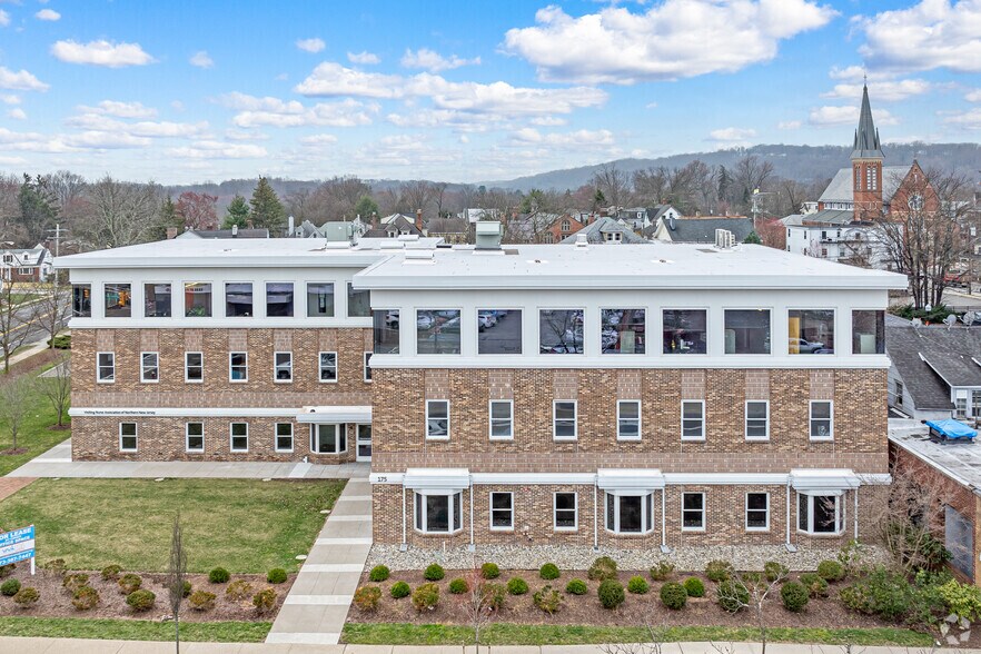175 South St, Morristown, NJ à louer - Photo du bâtiment - Image 3 de 9