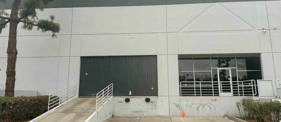 14287-14291 Don Julian Rd, City of Industry, CA à louer - Photo du bâtiment - Image 2 de 2