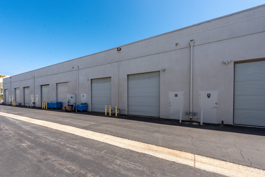 711 W 17th St, Costa Mesa, CA for sale - Building Photo - Image 2 of 4
