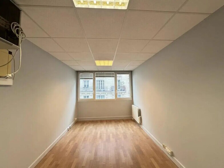 Office in Neuilly-sur-Seine for lease - Interior Photo - Image 3 of 12