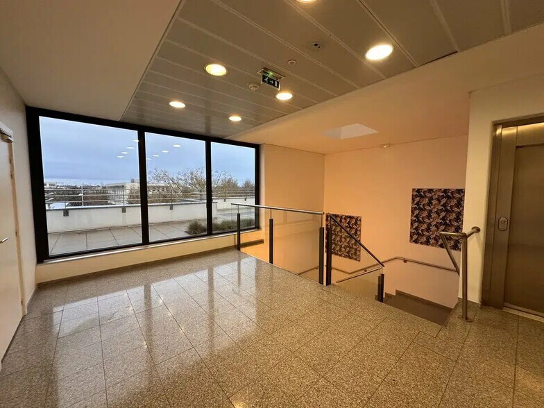 Bureau dans Schiltigheim à louer - Photo du bâtiment - Image 2 de 12