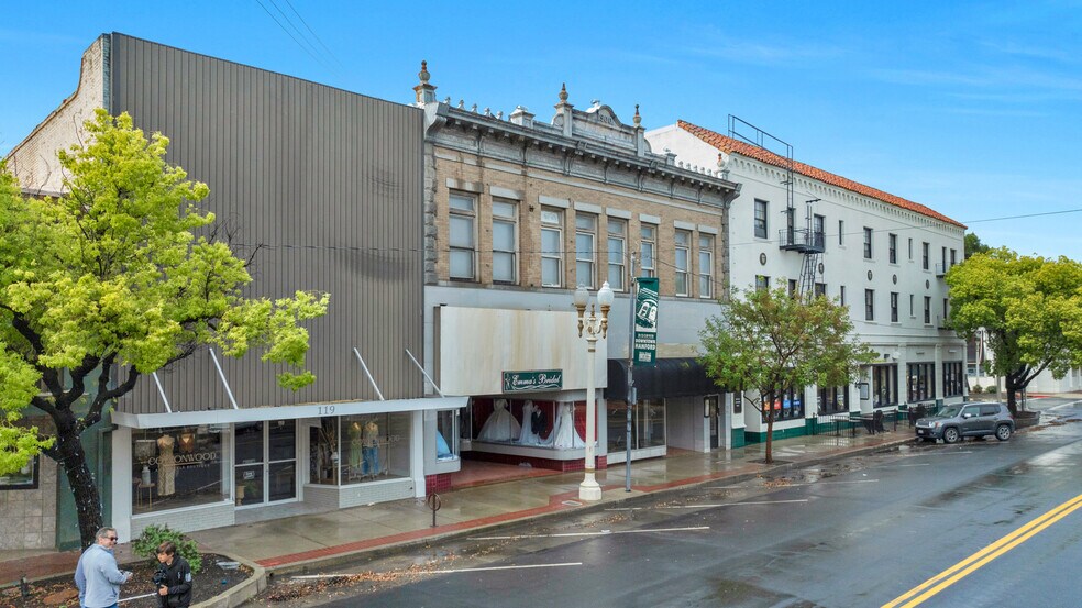 121 W 7th St, Hanford, CA à louer - Photo du bâtiment - Image 2 de 12