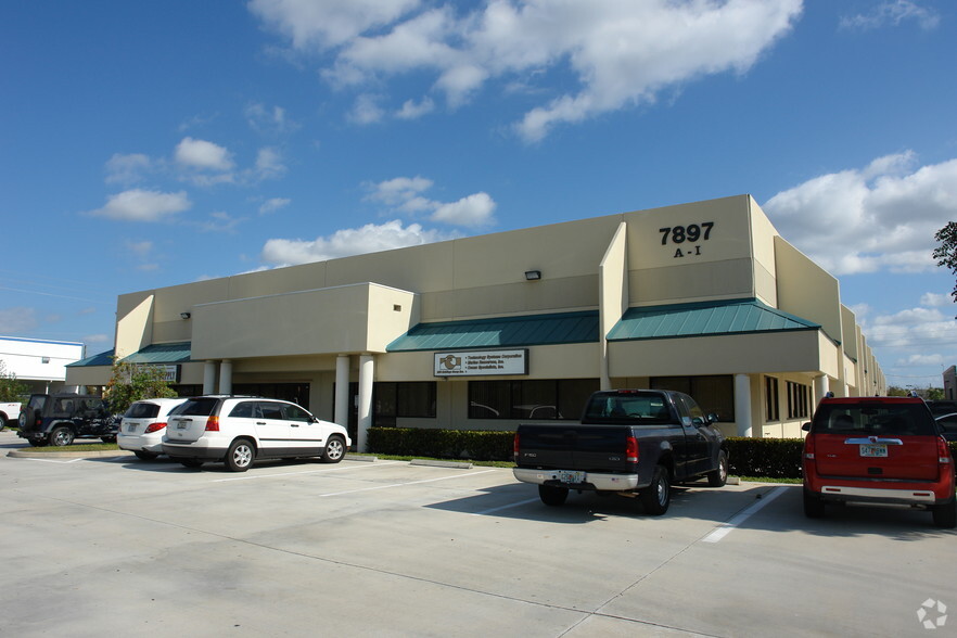 7897 SW Jack James Dr, Stuart, FL for lease - Primary Photo - Image 2 of 5