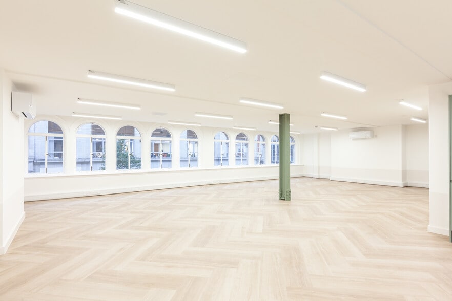 36-38 Mortimer St, London for lease - Building Photo - Image 3 of 27