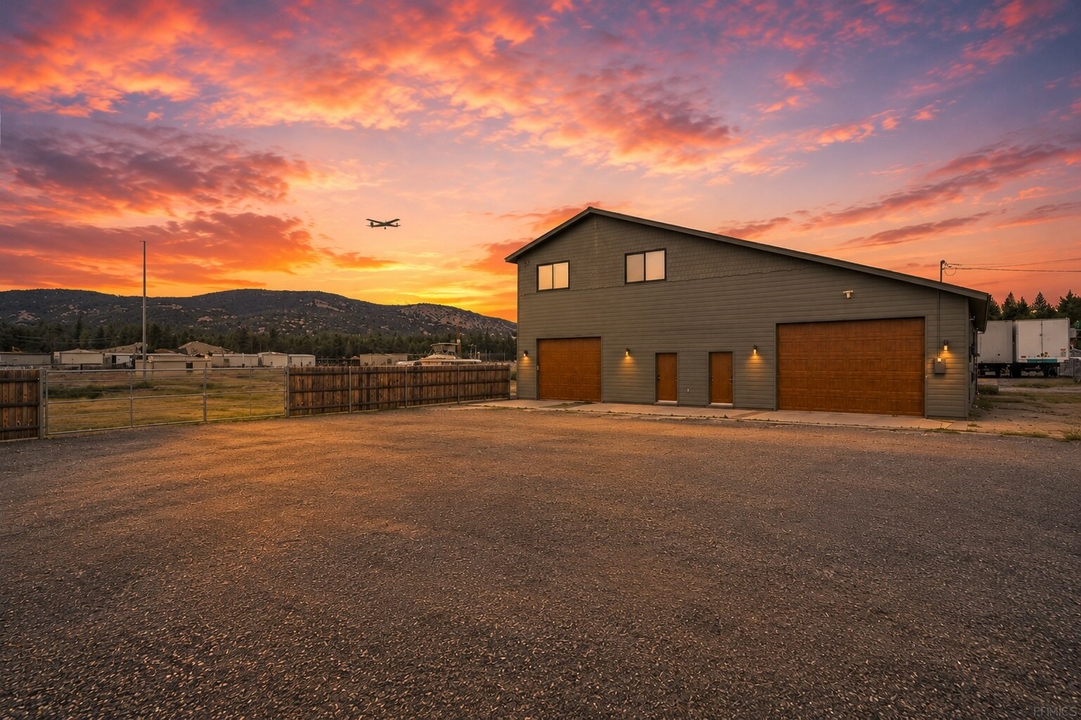 614 W Fairway Blvd, Big Bear City, CA à vendre Photo du bâtiment- Image 1 de 56