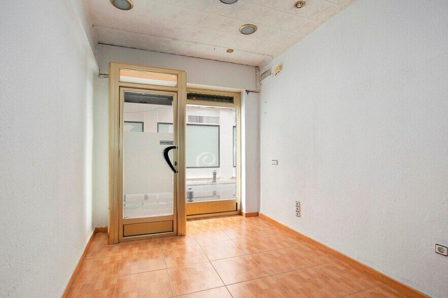 Commerce de détail dans Granada à louer - Photo du bâtiment - Image 1 de 11