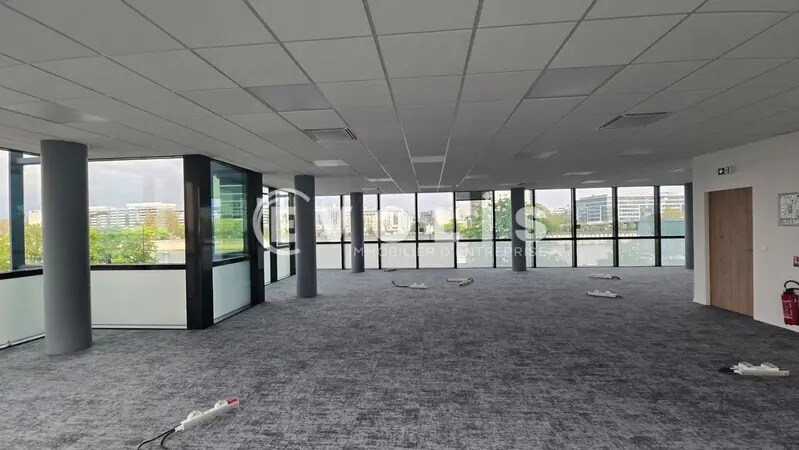 Bureau dans Ivry-sur-Seine à louer - Photo du bâtiment - Image 3 de 16